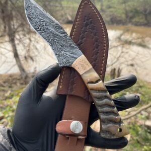 Damascus Skinner knife - Rams horn