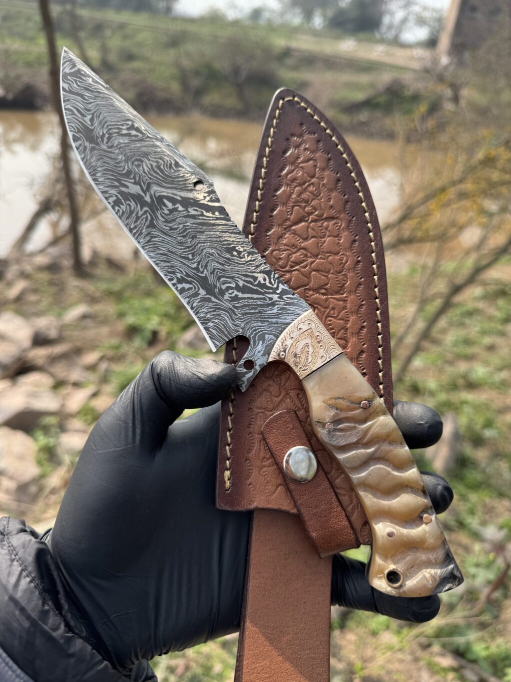 Damascus Skinner knife - Rams horn