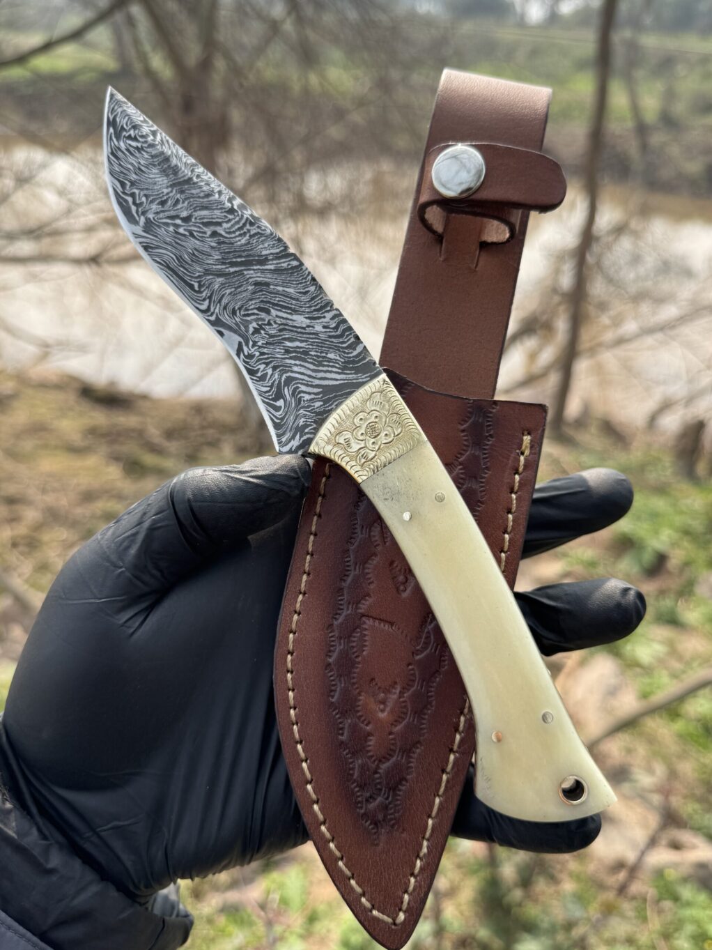 Damascus Skinner knife - Camel bone